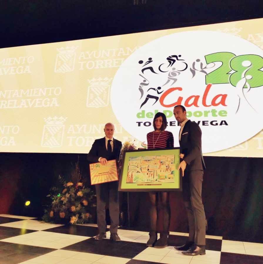 Manuel Gómez y Javier López entregan el Premio Torrelavega en la 28º Gala del Deporte